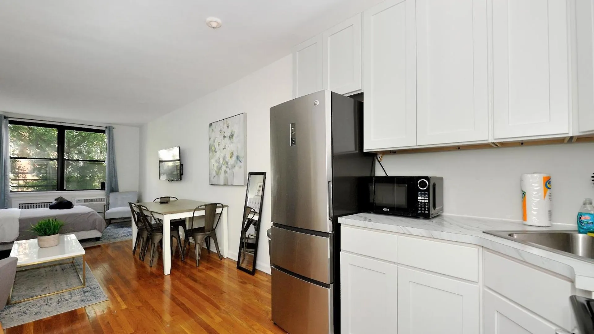 Charming Ues Studio Walk To Subway Central Park New York